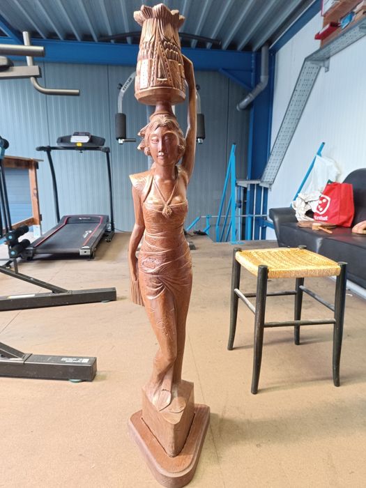 Голяма дървена статуетка от масивно дърво!