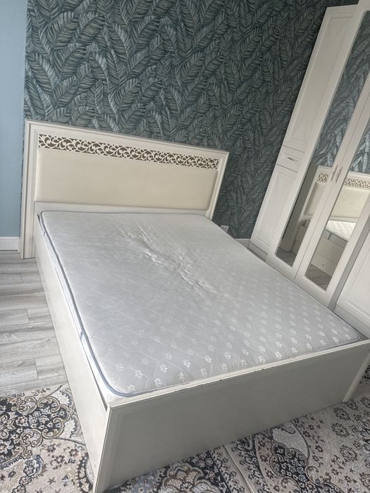 Кровать 160*200 с подьемным механизмом и матрасом
