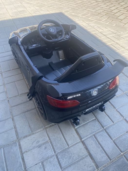 Детска акумулаторна кола Mercedes AMG GT R