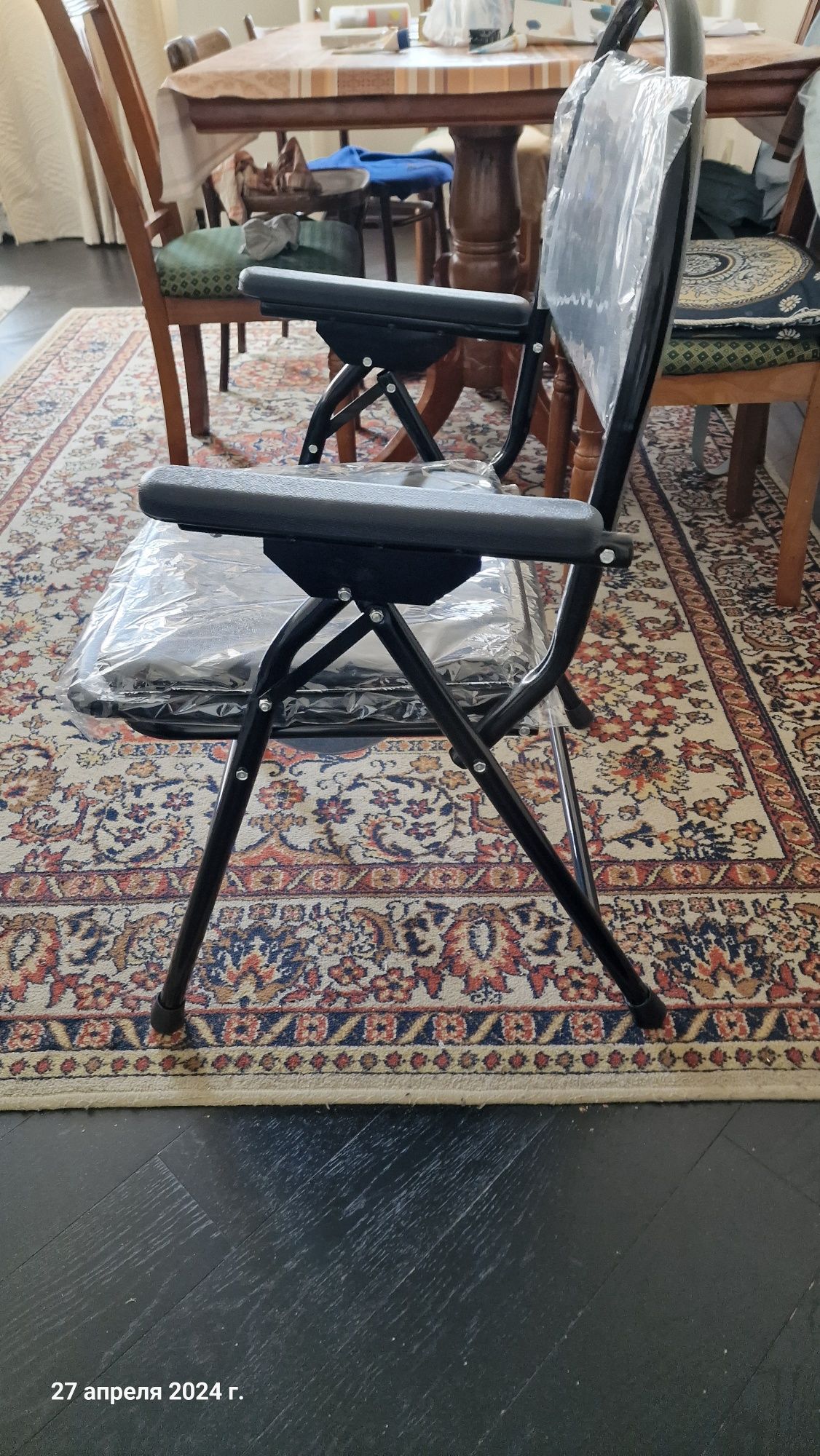 Продам кресло-стул с санитарным оснащениемм