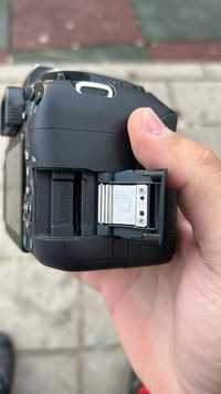 Vând aparat foto Canon 750D obiectiv corp geanta și card de memorie