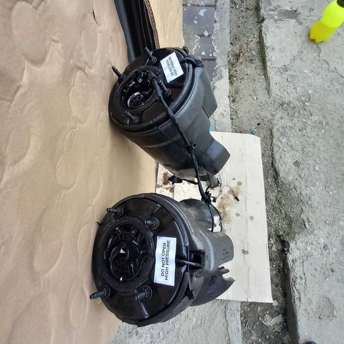 Perna Aer STG/DR. Spate  Audi A8 D4/4H 2010 / 4H0616002M/ 4H0616001M