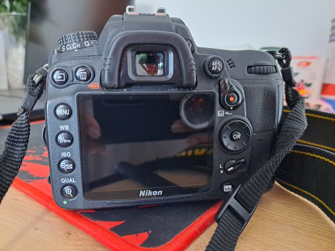 Nikon d7000 body