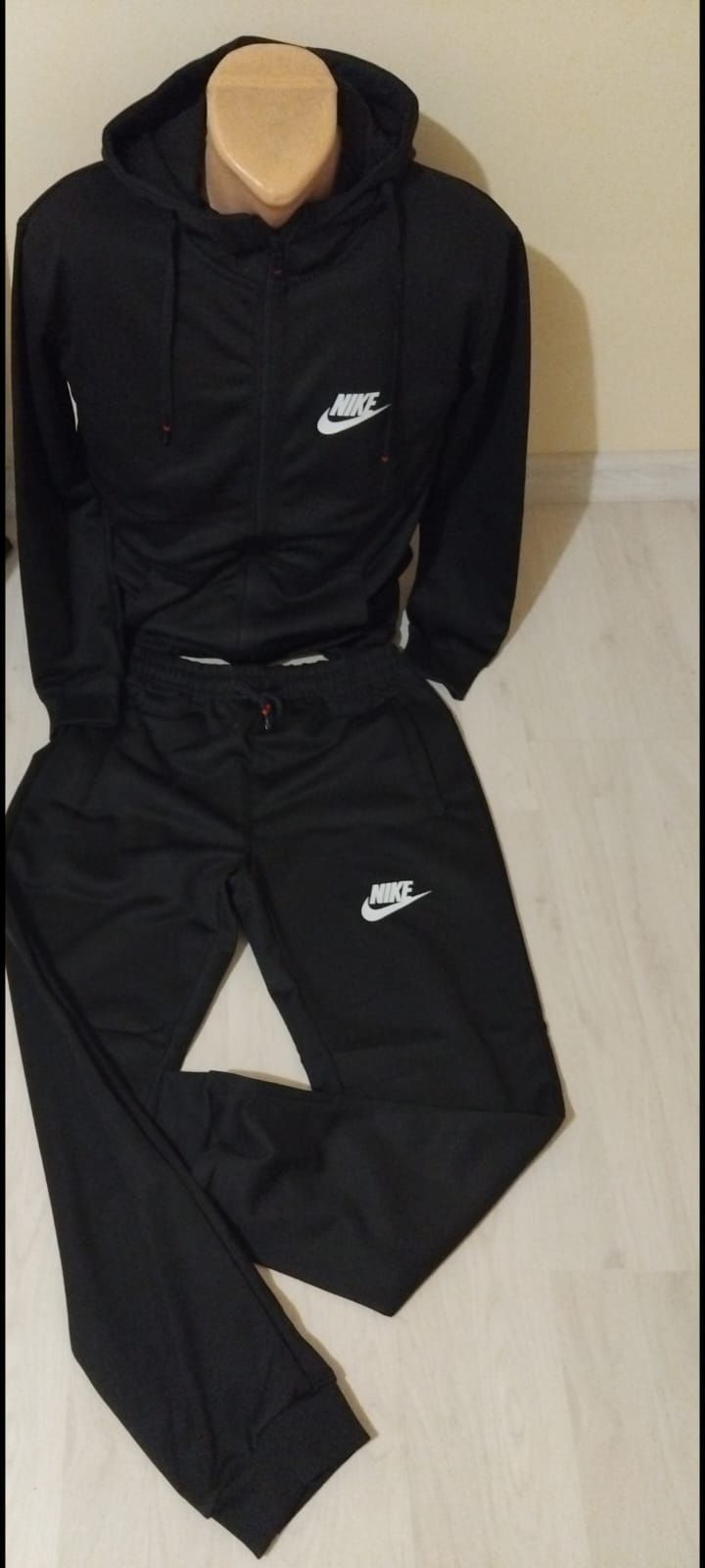 Nou! Set baieti Nike din 3piese.