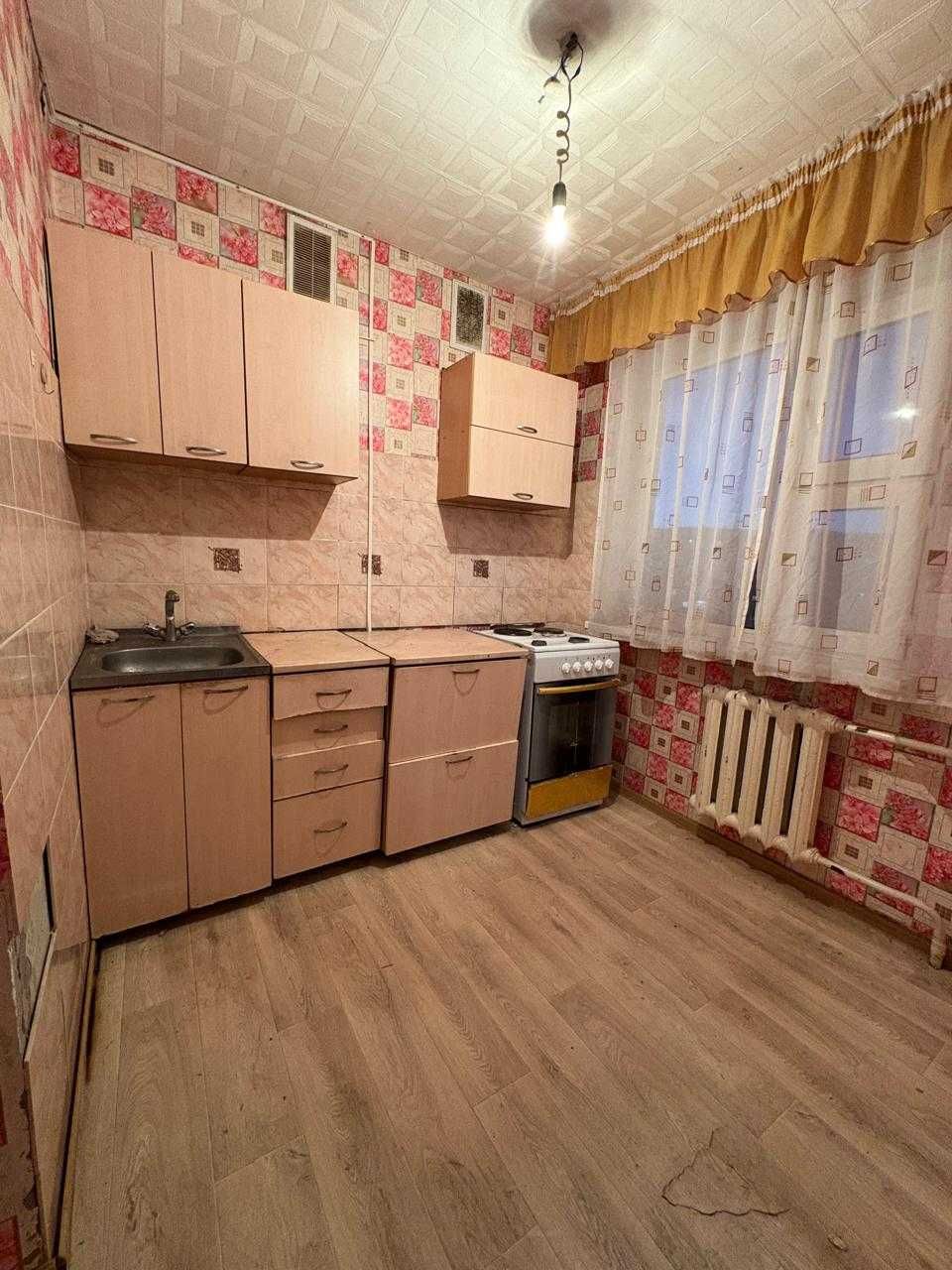 Продаю 2х комнатную квартиру на 6 мкр  5/5 эт