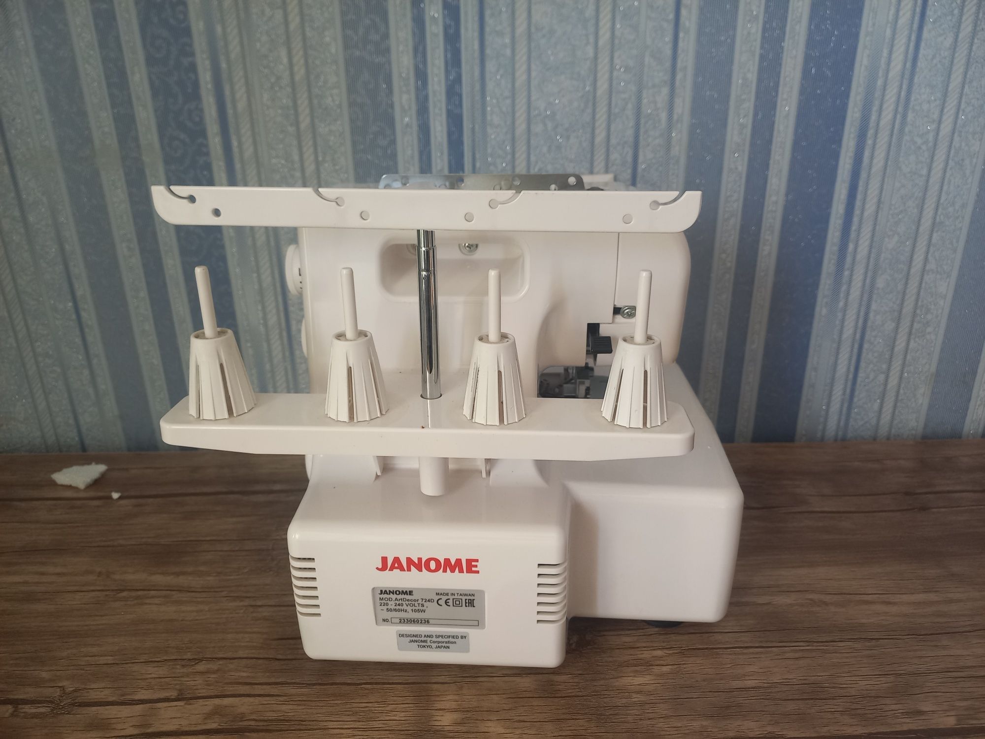 JANOME tikuv averlok