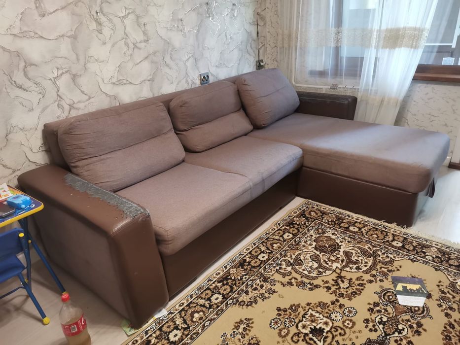 Отдам угловой диван ( самовывоз)