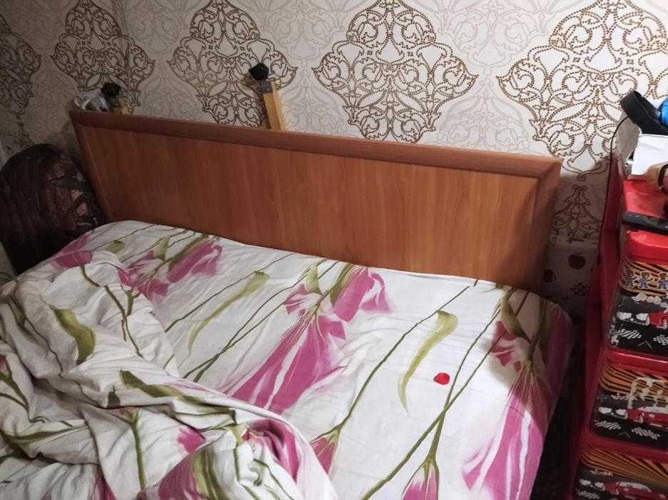 Продам спальный гарнитур