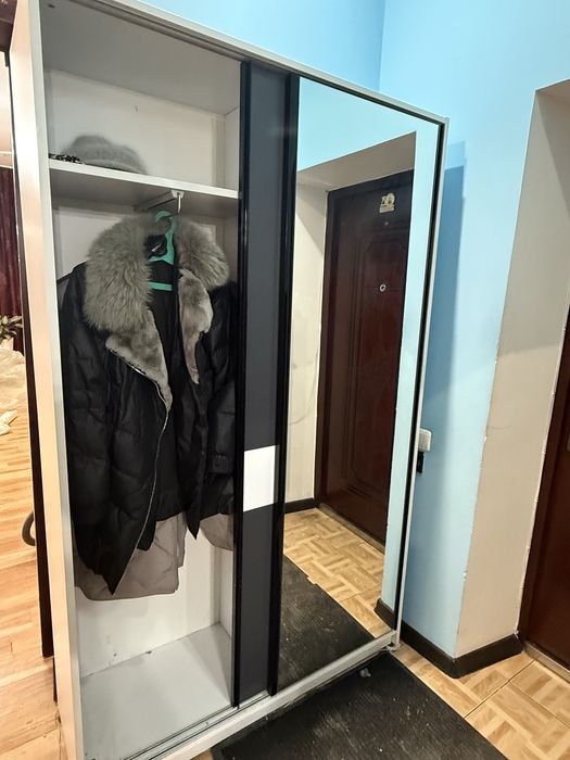 Продаи шкаф в прихожую.