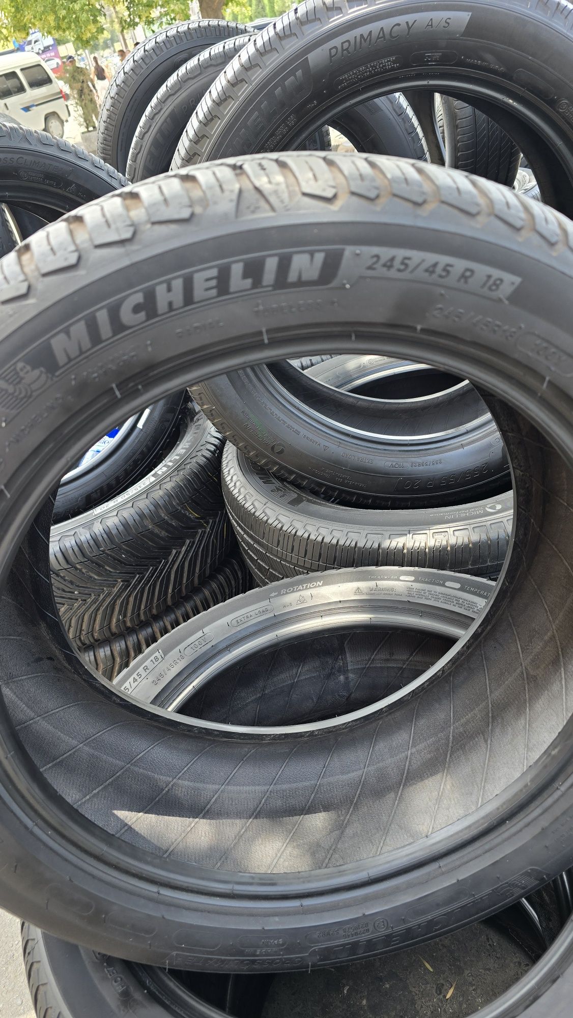 245/45/R 18 Michelin