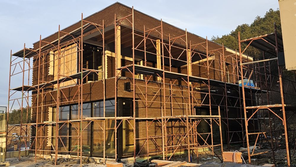 Inchiriez si Vand Schela metalica italiana 8lei mp si popici 7lei buc