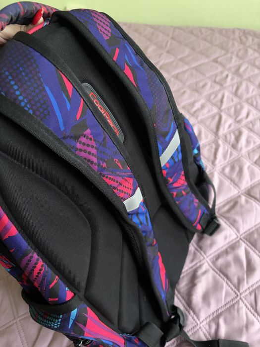 Чисто нова раница с твърд гръб