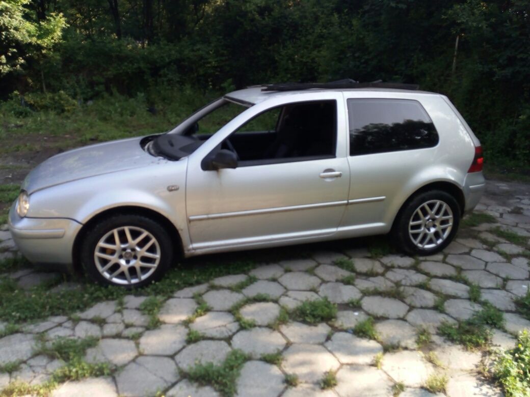 VW Golf 4(1,6/105/AUS)НА ЧАСТИ!