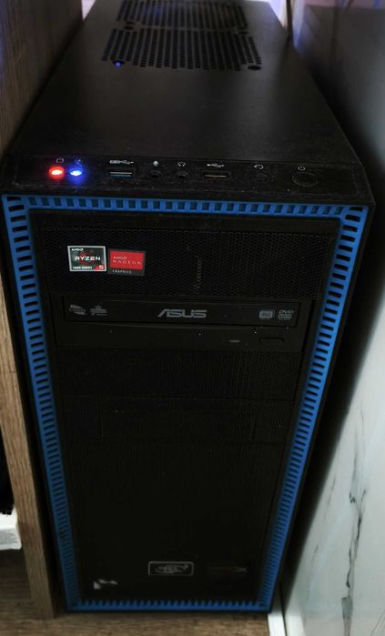 Sistem Desktop cu monitor curbat Philips