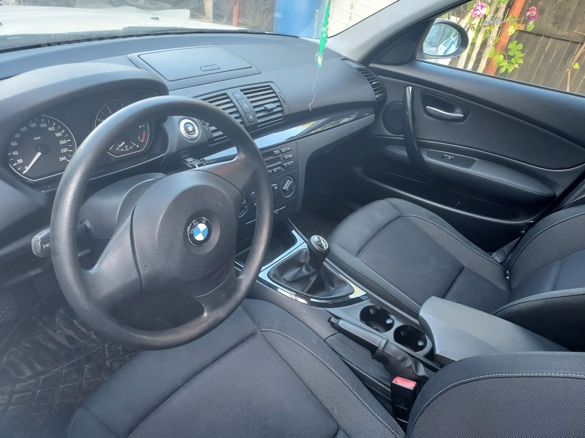 Dezmembrez BMW seria 1 e87 orice piesa