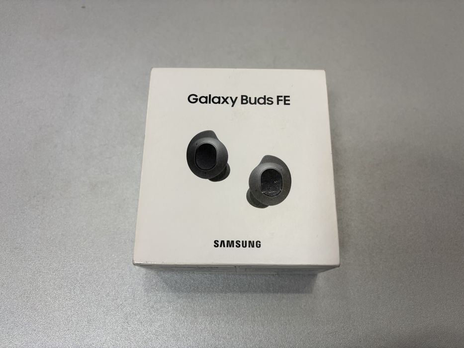 Samsung Galaxy Buds FE, Graphite, la cutie