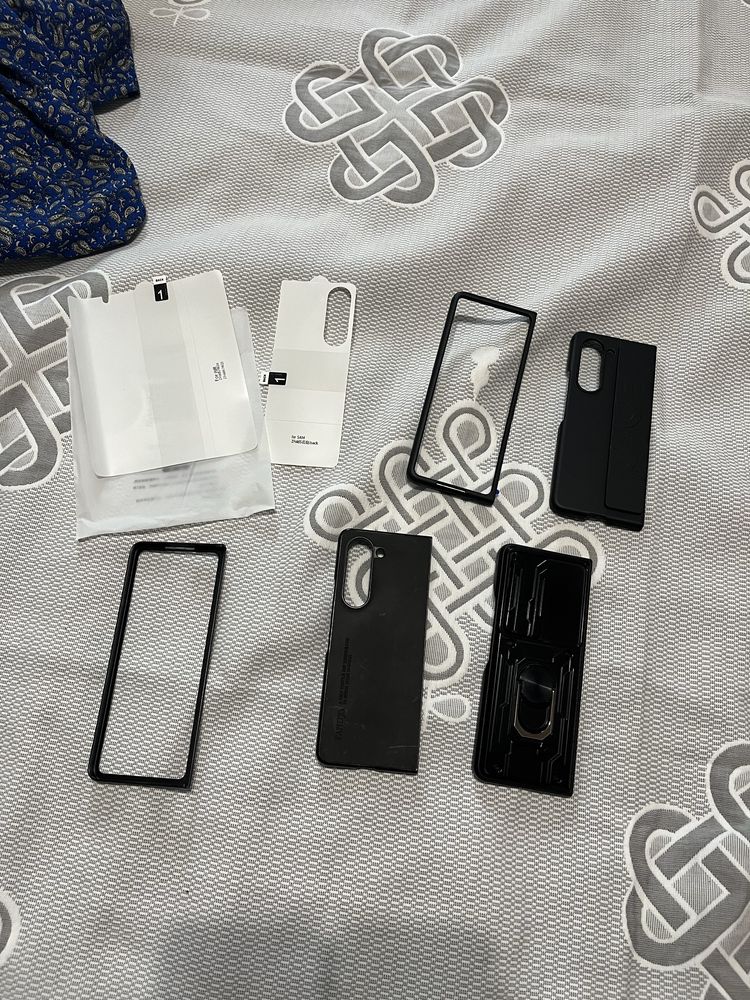 Отдам даром чехлы и защитную пленку на самсунг zfold5