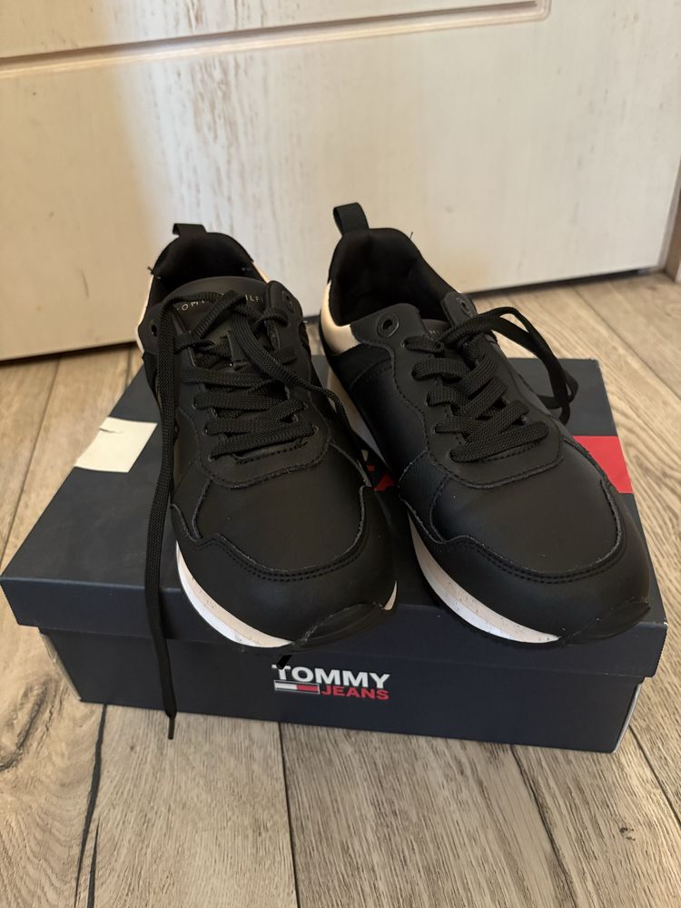 Спортни обувки Tommy Hilfiger