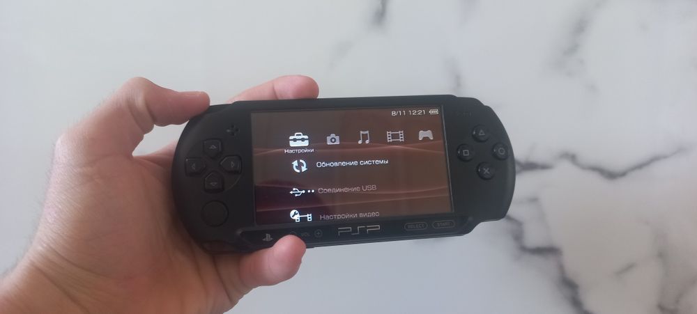 Psp e1008 в идеальном состояний