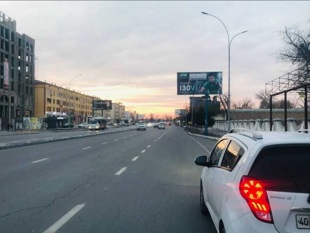 Qarshida tashqi reklamalar Наружная реклама в Карши