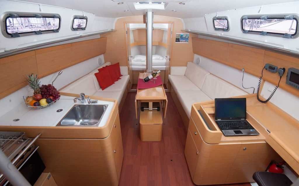 BENETEAU FIRST 35 (OPS) - множество подобрения, ДДС възстановим