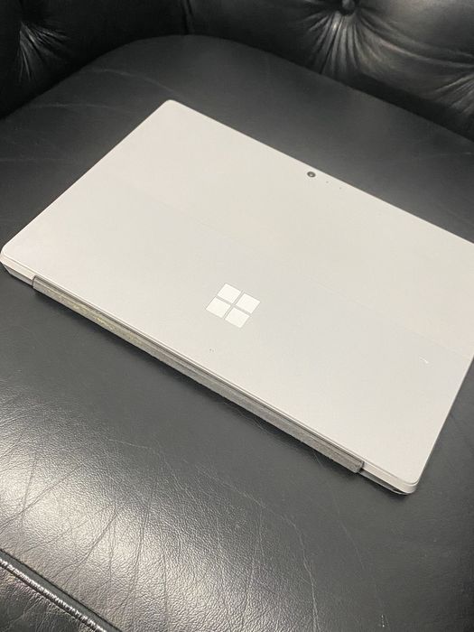 Dekstop-HODKJ7C / Surface Pro 4 / 4 GB RAM / Foarte bun