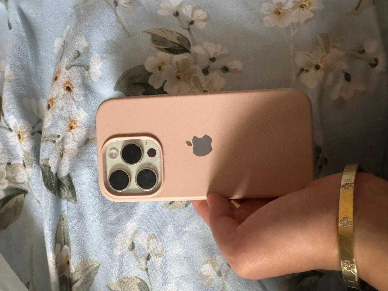 iPhone 15 Pro в отличном состоянии