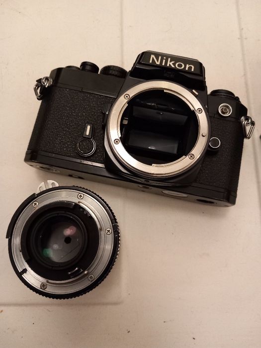 Aparat foto film Nikon FE + Nikkor 50mm f/2