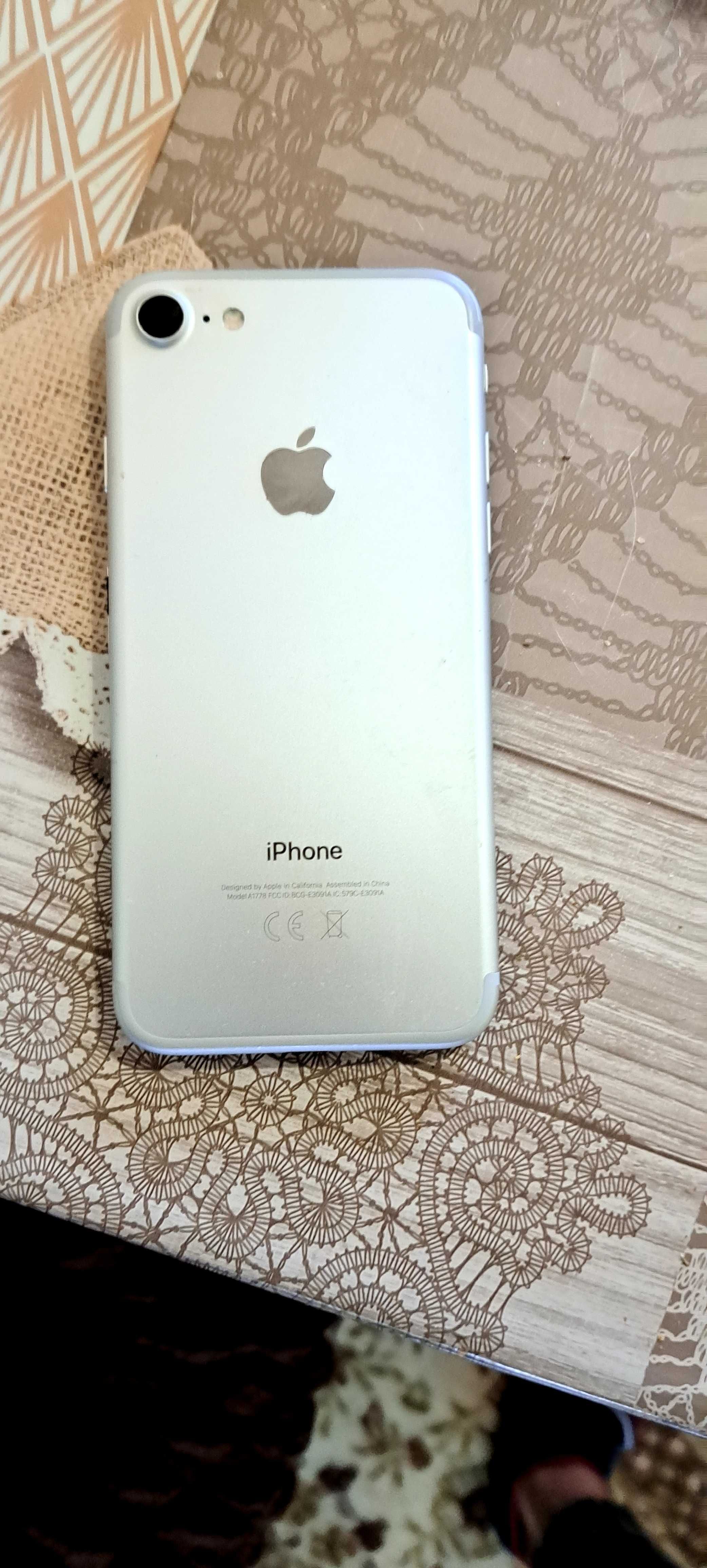 iphone 7  в отличено състояние