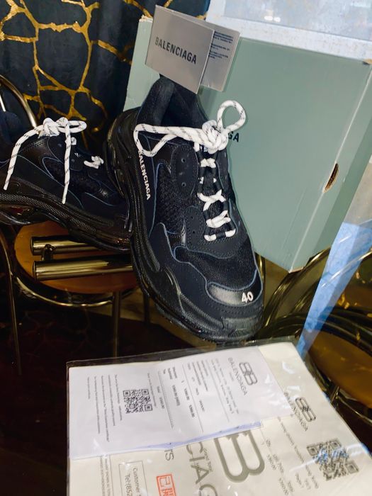 Balenciaga ,noi nouti , nu au fost purtati niciodat