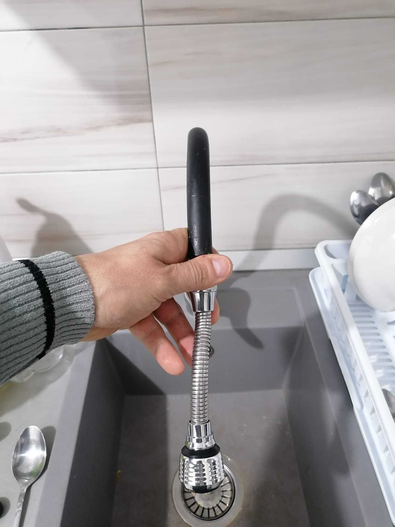 Prelungitor flexibil universal pentru robinet
