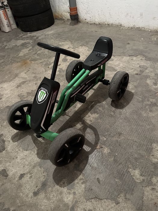 Kart cu pedale pentru copii