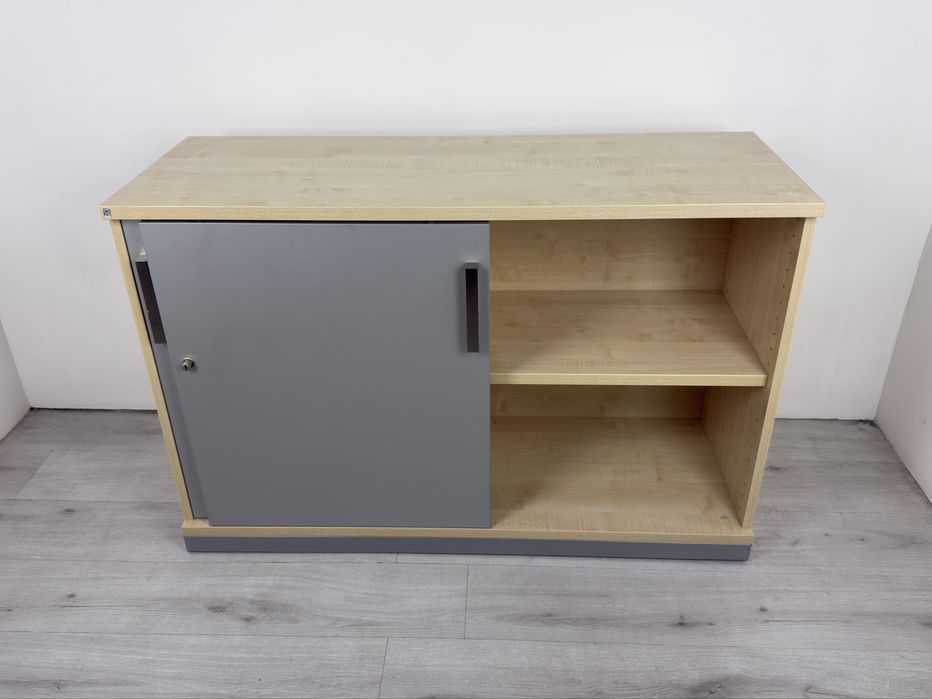 Практичен немски шкаф с плъзгащи се врати подходящ за документи;