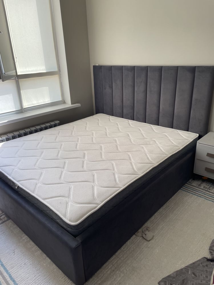 Продам 2 х спальную кровать с матрацом