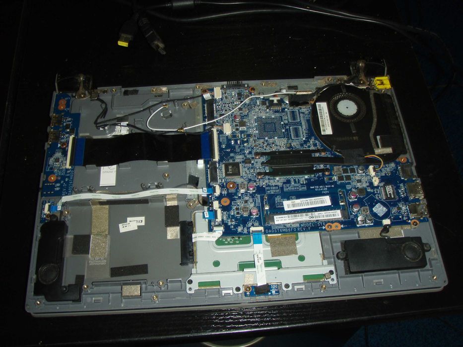 Dezmembrez Lenovo IdeaPad Flex 14 i3-4010U la 1.7 Ghz