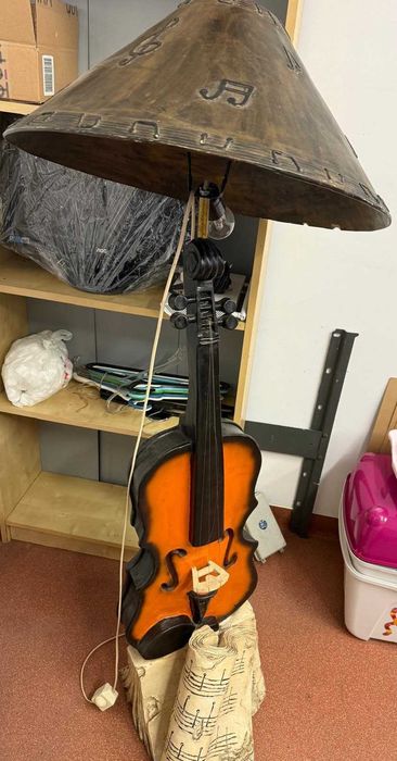 Vand Lampadar model vioara