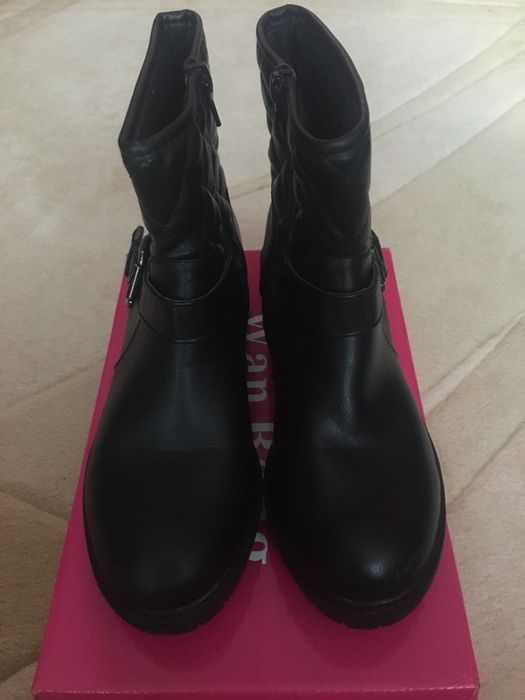 Vând ghete pentru fete