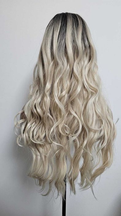 Нова омбре синтетична Дълга руса вълнообразна перука тъмни корени 66см