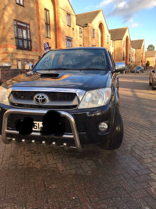 Продавам Toyota Hilux 2011г