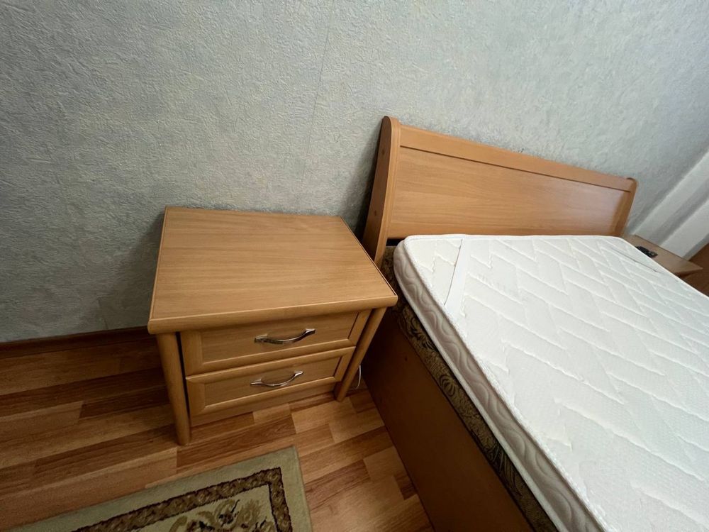 Кровать с 2мя тумобчками и трюмо