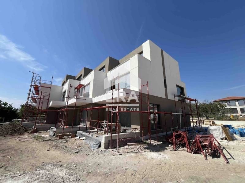 БЕЗ КОМИСИОНА ОТ КУПУВАЧА! Триетажна ексклузивна къща за продажба, с 3