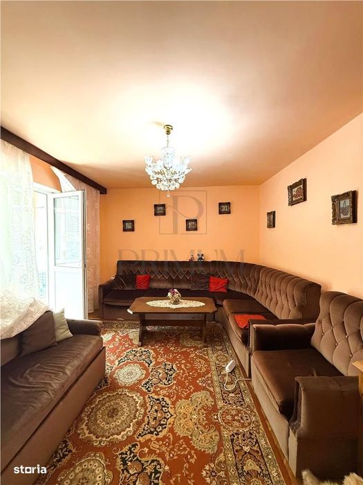 Semicentral - decomandat - etaj 3 - centrala proprie - vedere pe 2 lat