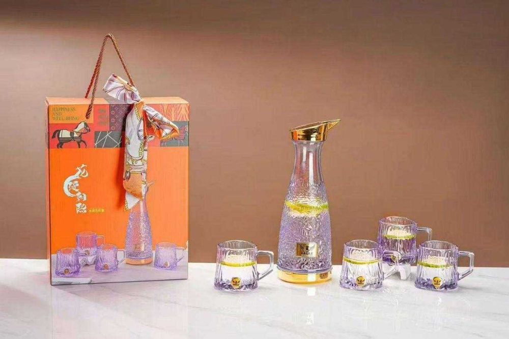 Графин из стекла для воды и напитков с4 стаканами в подарочной коробке