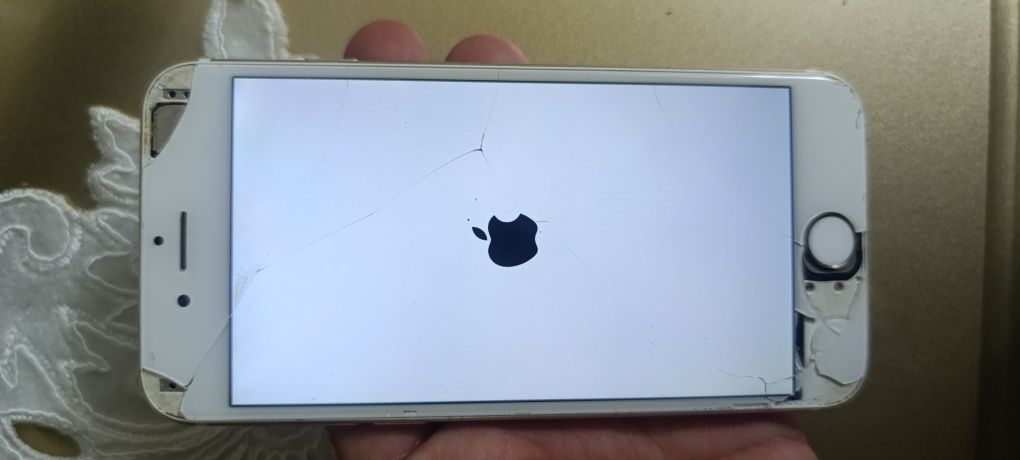 Iphone 6 iCloudga tushgan va oynasi singan