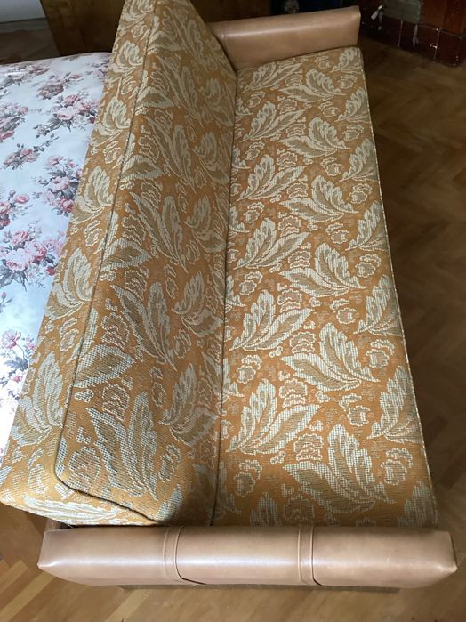 Două fotolii și canapea în bună stare