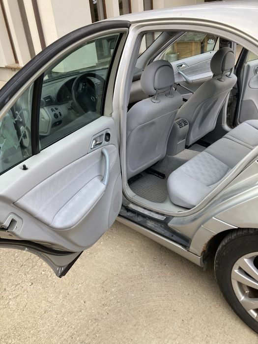 Продавам Мерцедес C220 CDI