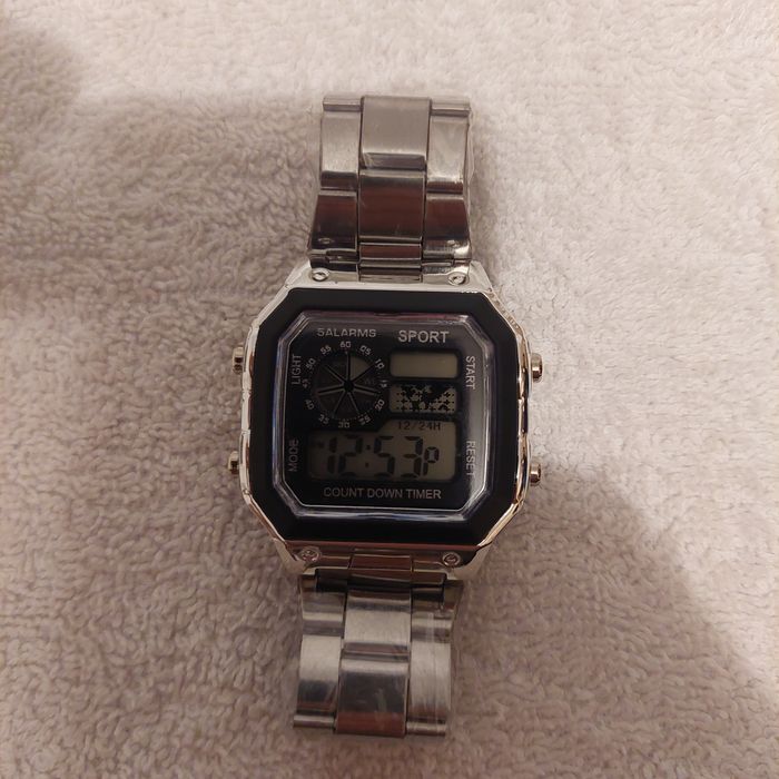 Ceas electronic metalic pret mic