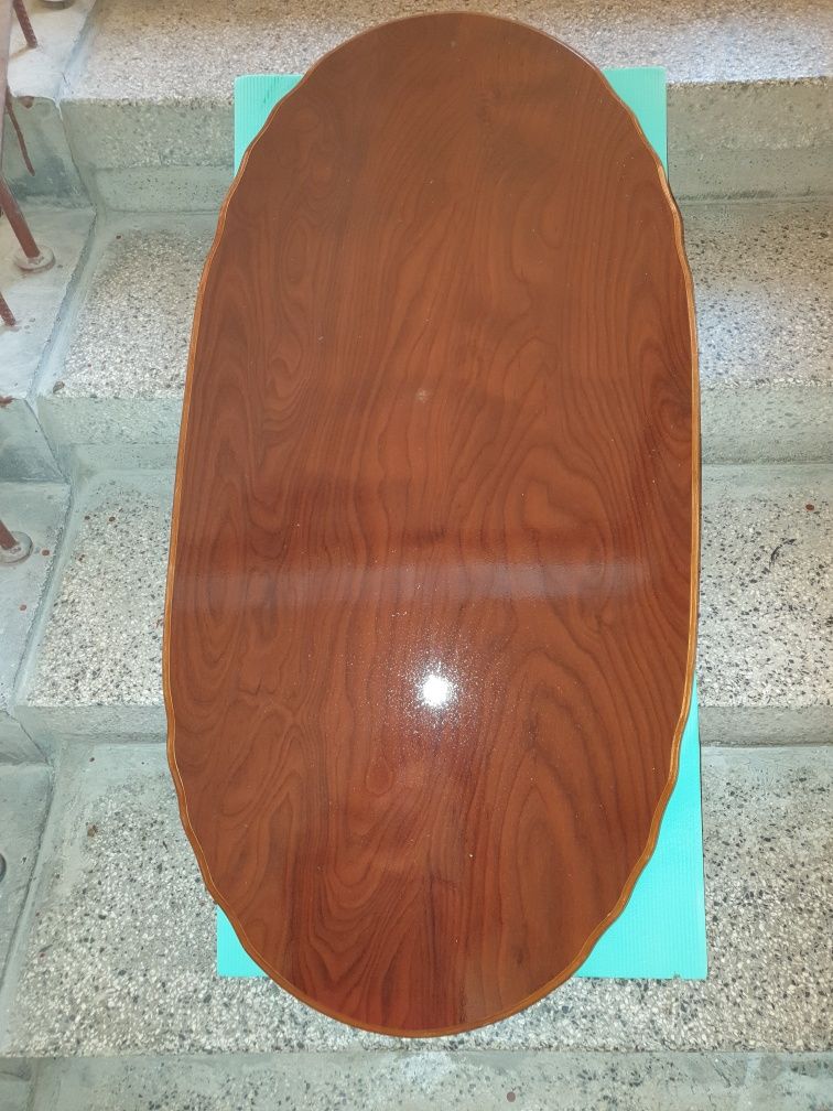 Дървена малка маса