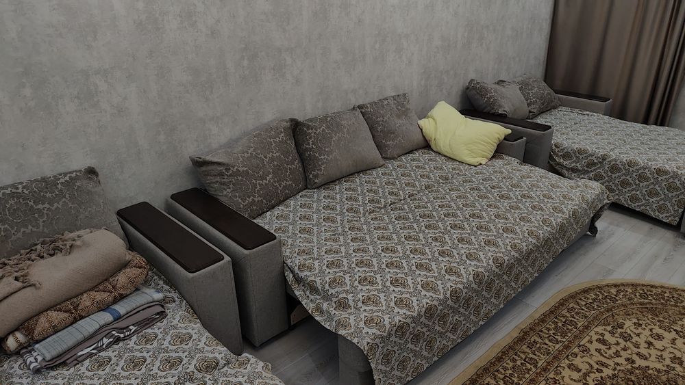 Диваны один большой две маленьких