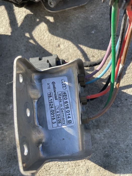 Compresor perne aer + repartitor + butelie Audi A8 d3 complet